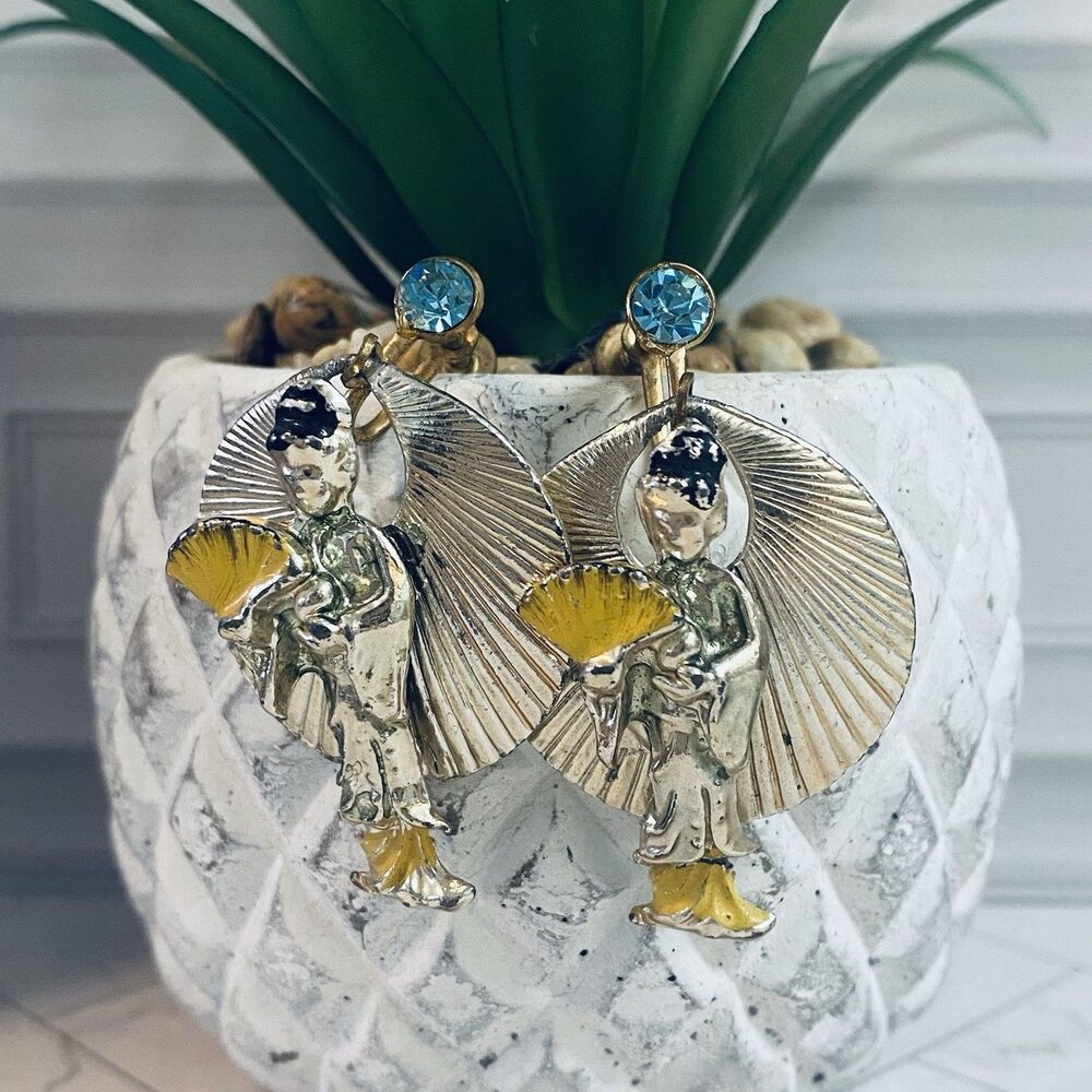Vintage Screw Back 50s Geisha W/ Fan Dangle Earrings Asian Figural Earrings